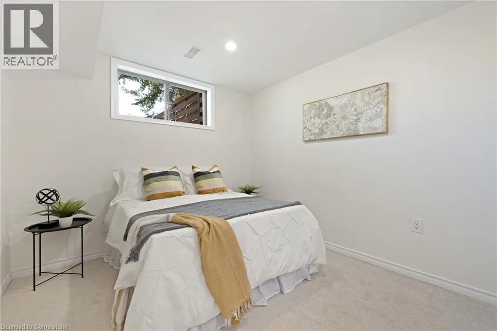 5 UXBRIDGE Crescent
