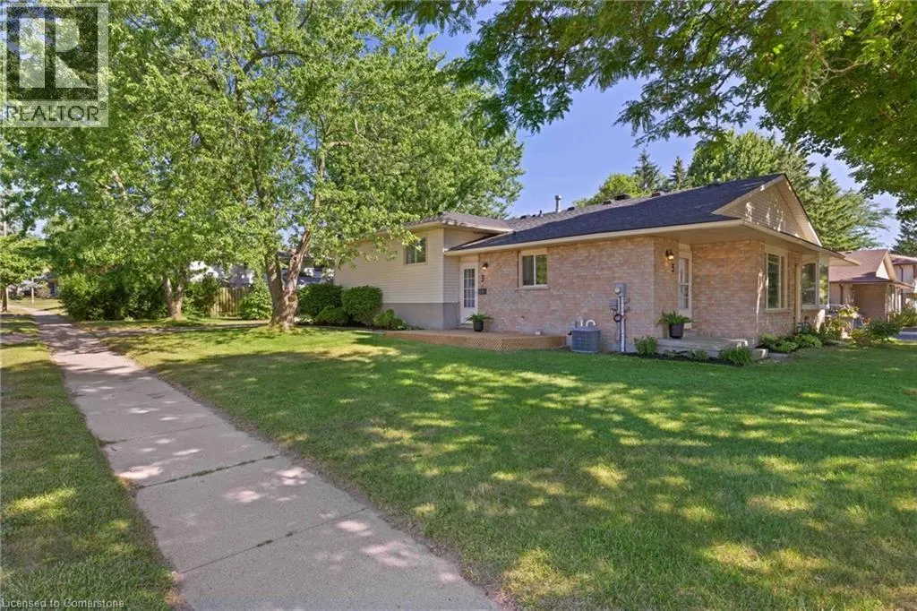 5 UXBRIDGE Crescent