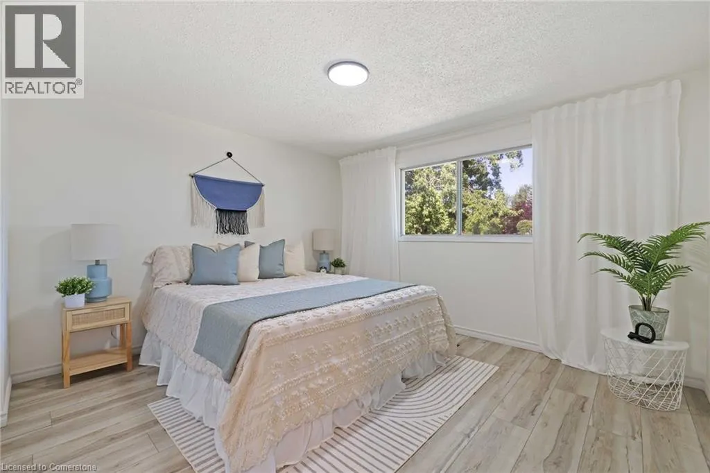 5 UXBRIDGE Crescent