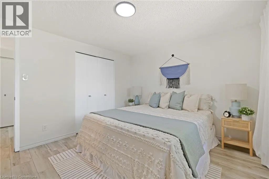 5 UXBRIDGE Crescent