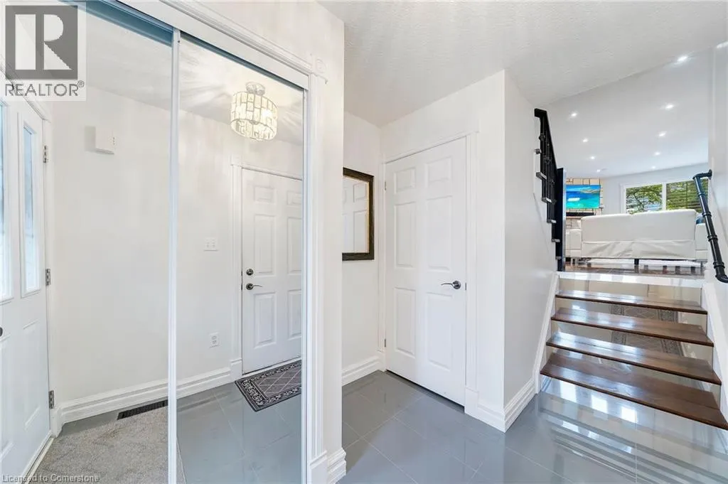 800 PARAMOUNT Drive Unit# 28, #28