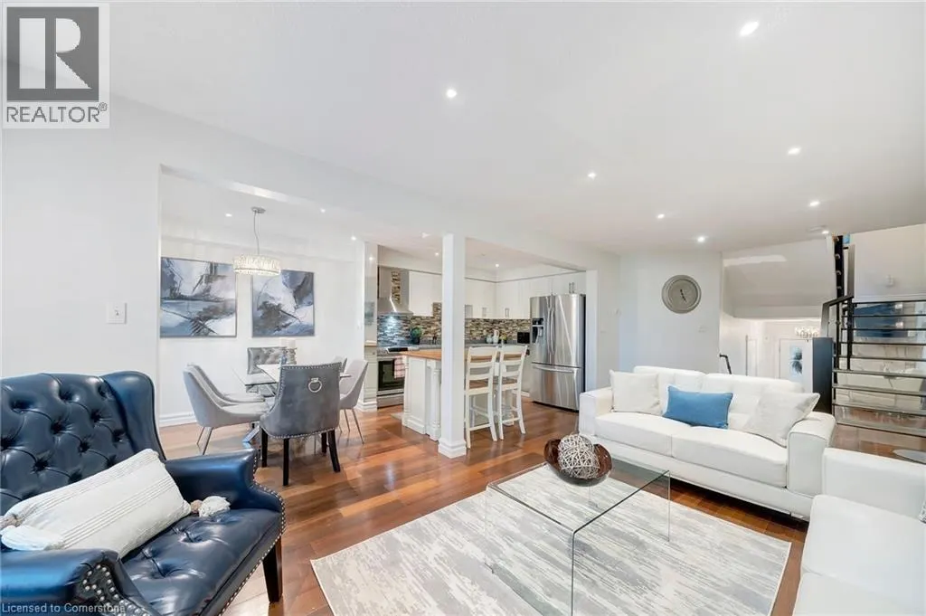 800 PARAMOUNT Drive Unit# 28, #28