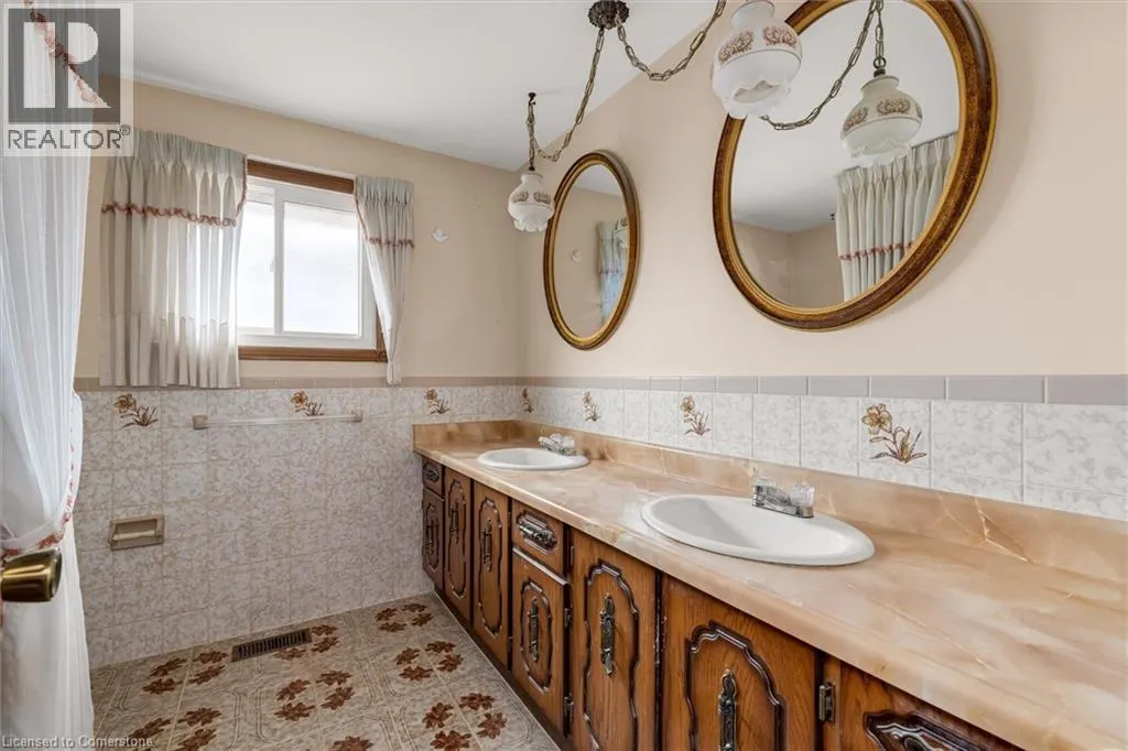 120 RAVENBURY Drive