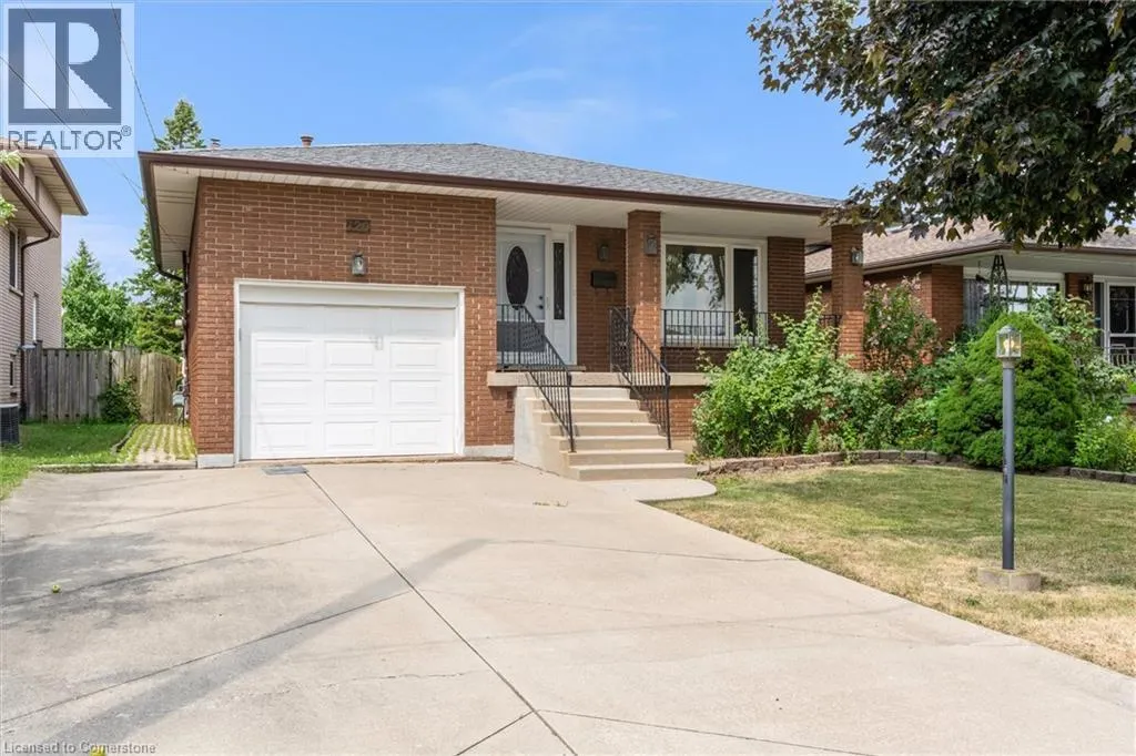 120 RAVENBURY Drive