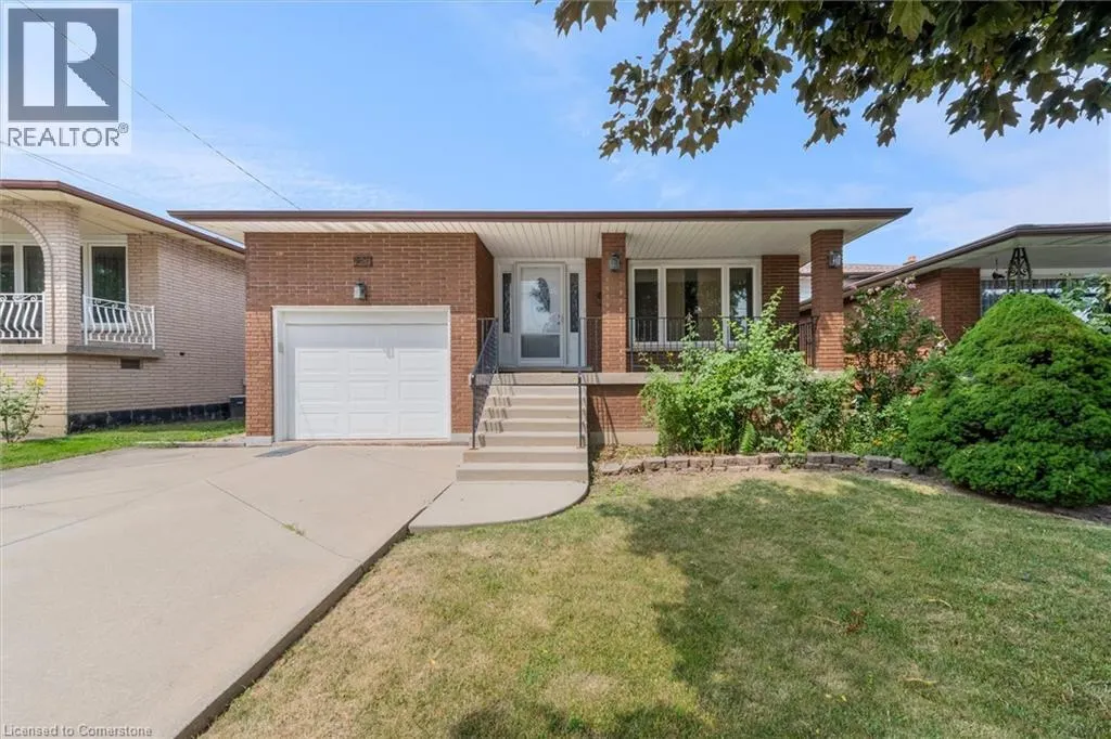 120 RAVENBURY Drive