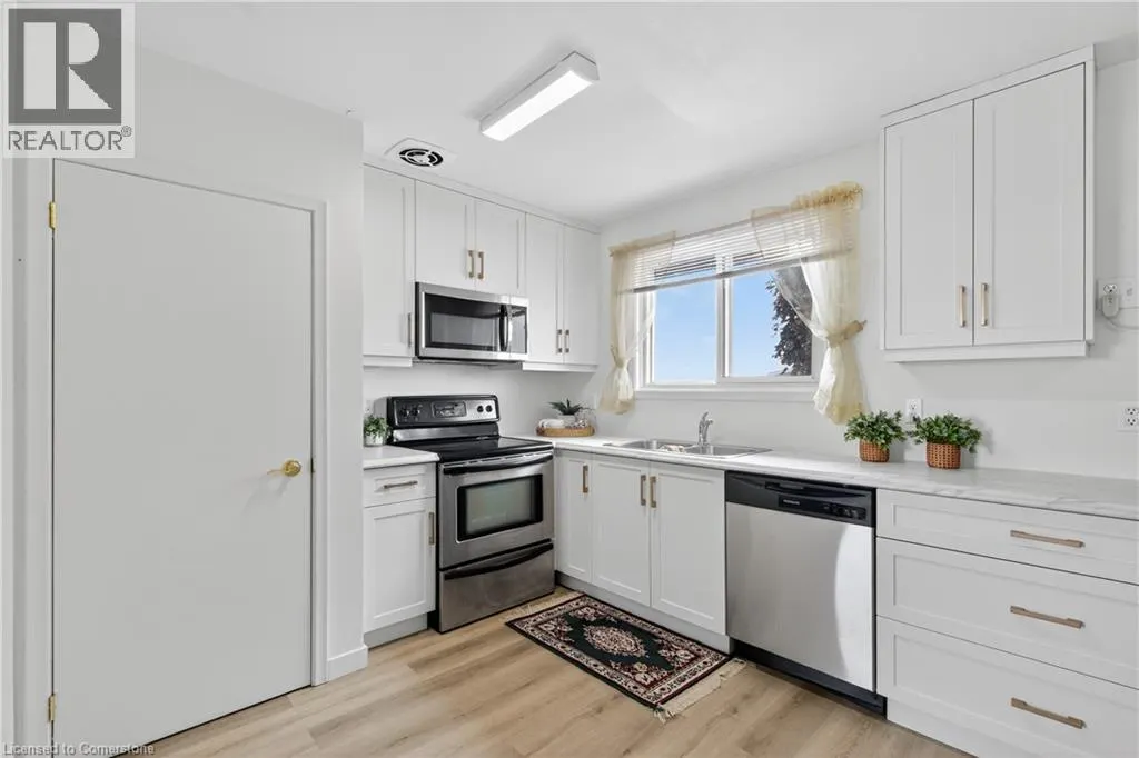 2041 THIRD STREET LOUTH