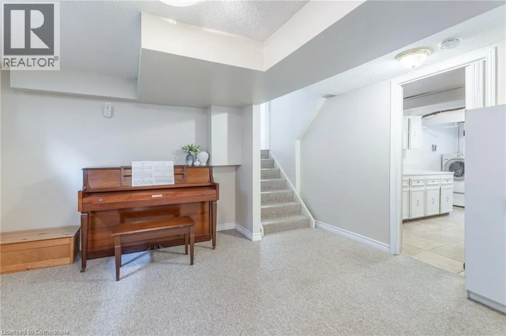 63 LIONSGATE Avenue