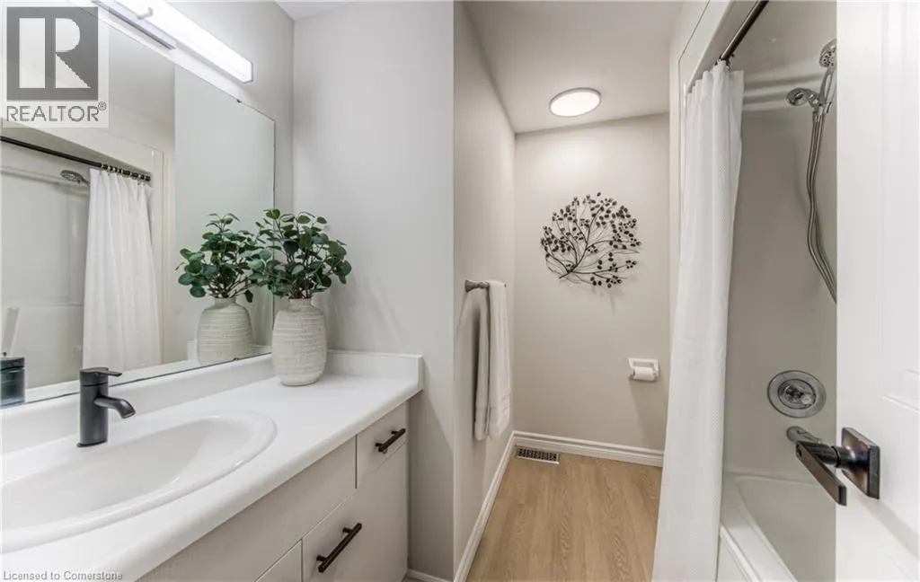 219 KINGSWOOD Drive Unit# 5, #5