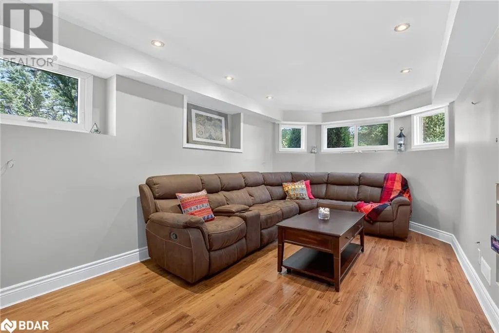 2 BIRCHMOUNT Circle