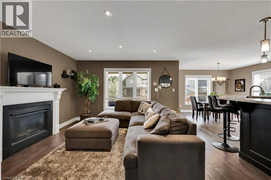 5 OLIVER Crescent