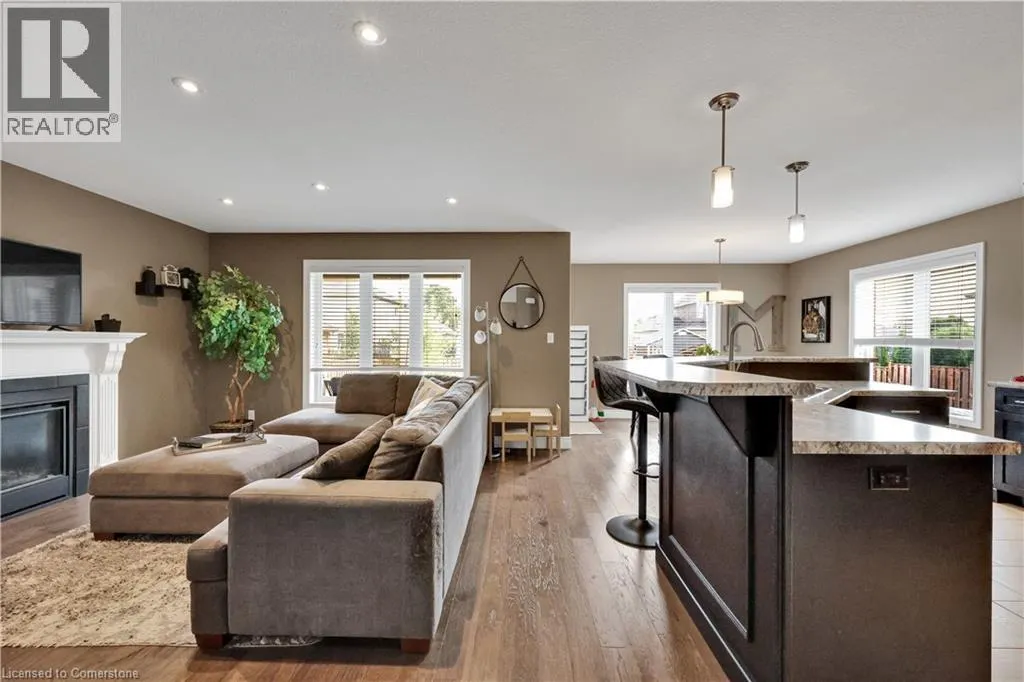 5 OLIVER Crescent