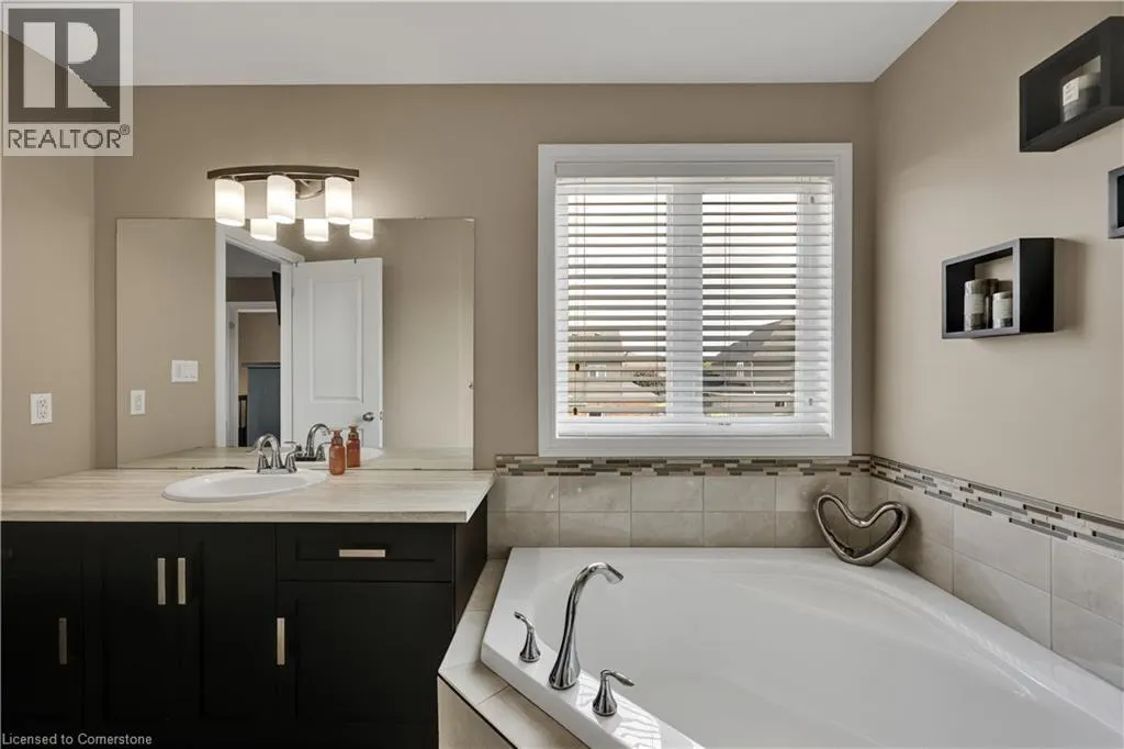 5 OLIVER Crescent