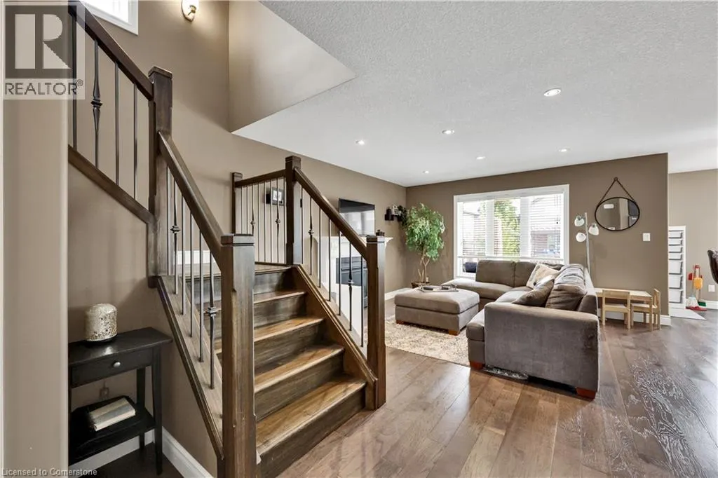 5 OLIVER Crescent