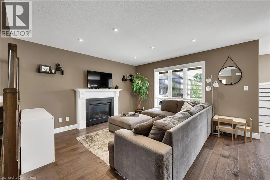 5 OLIVER Crescent