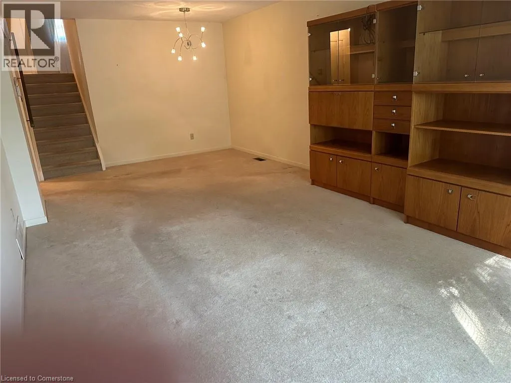 1588 HOBBS Crescent