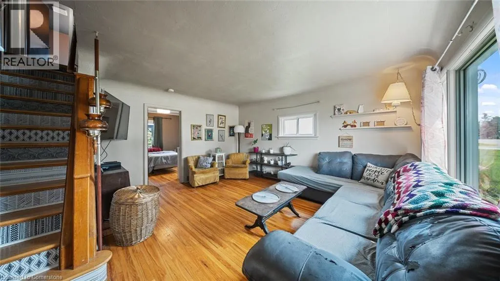 509 QUEENSWAY W