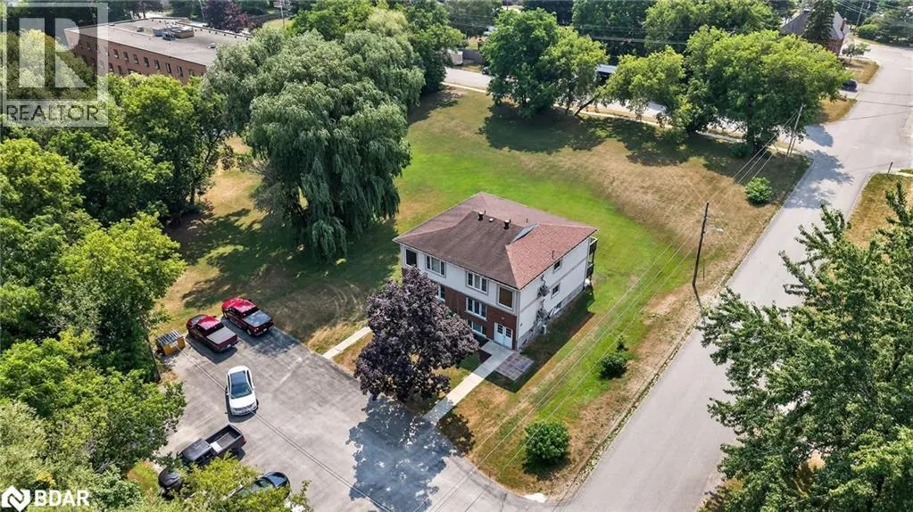 195 LOUISA ST Street