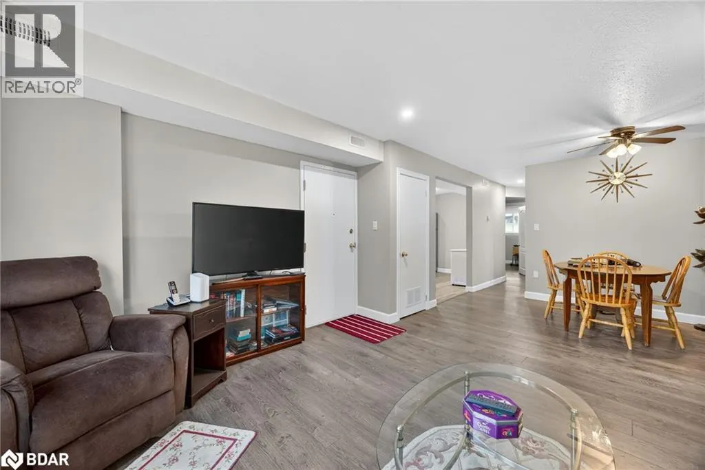 195 LOUISA ST Street