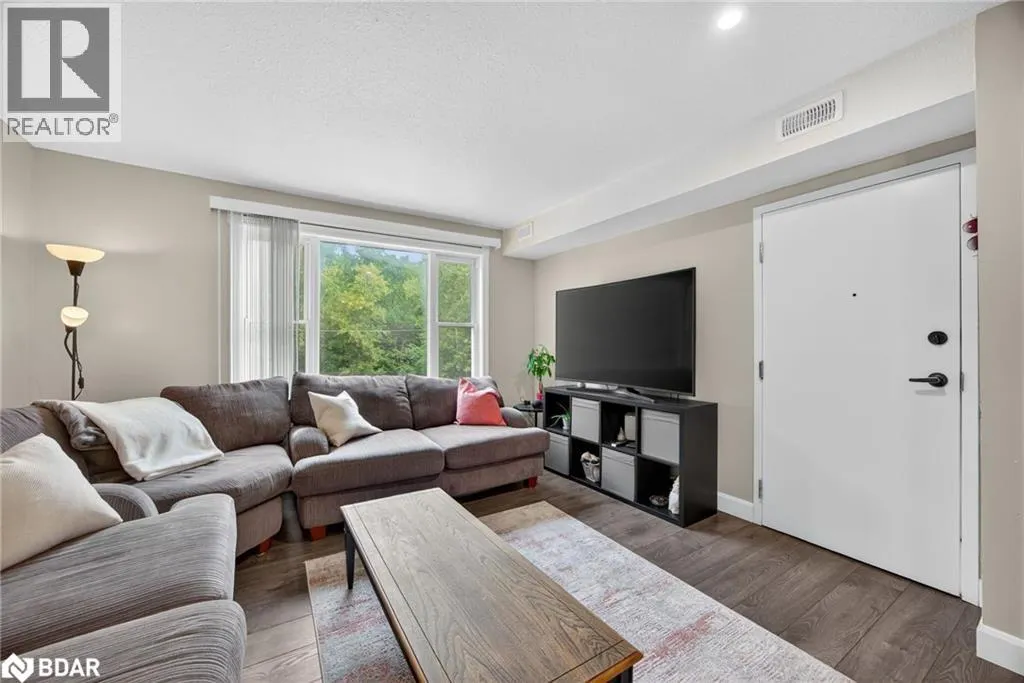195 LOUISA ST Street