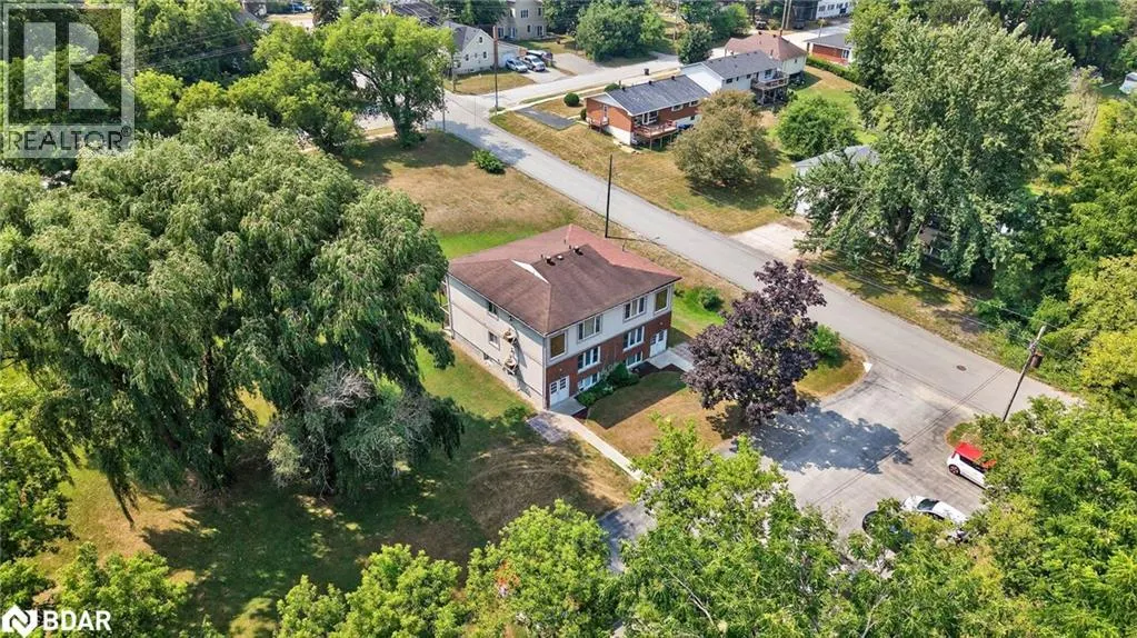 195 LOUISA ST Street