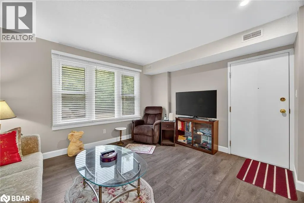 195 LOUISA ST Street