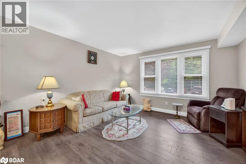 195 LOUISA ST Street