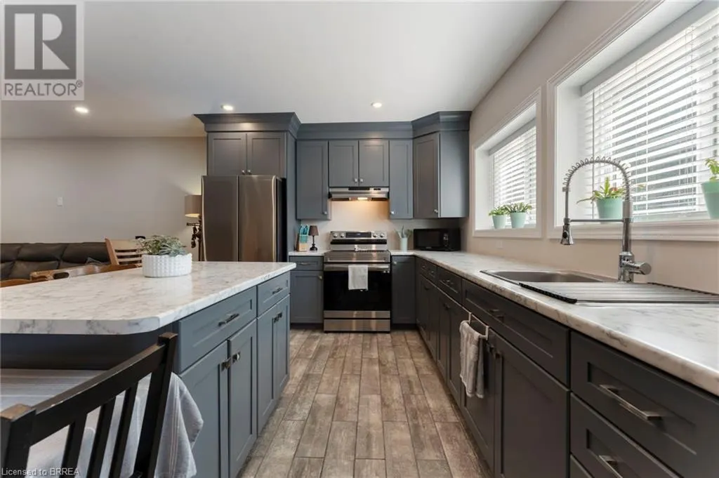 182 GOVERNOR'S Road E