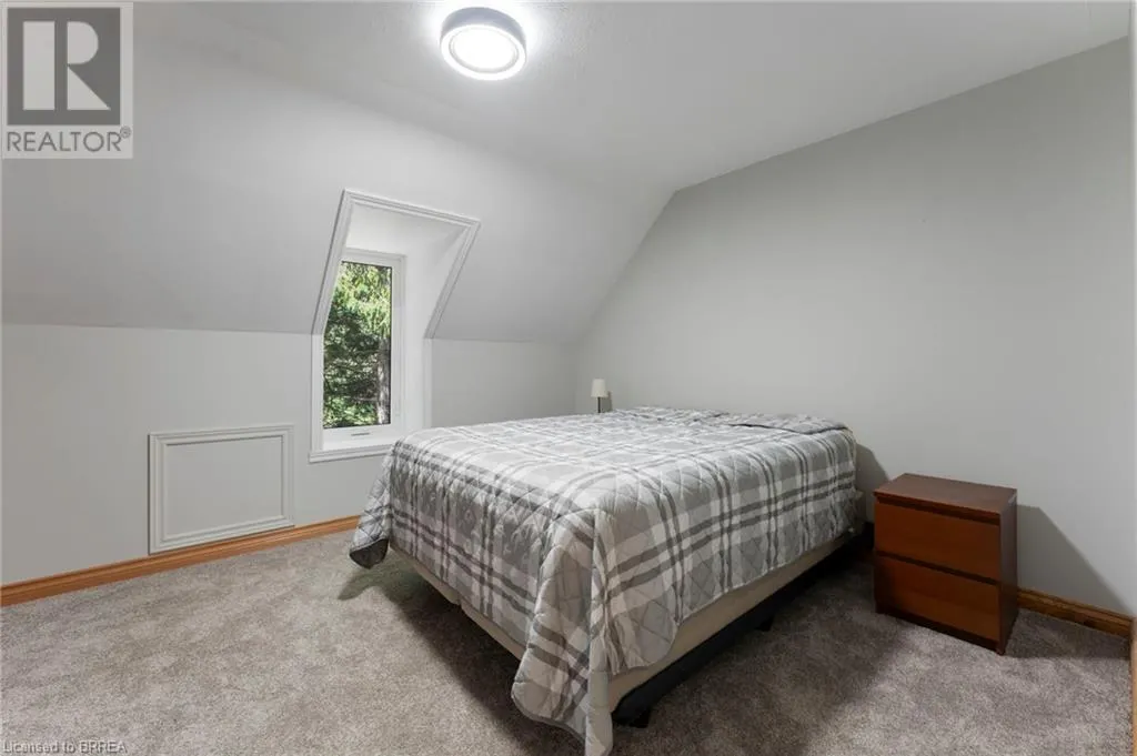 182 GOVERNOR'S Road E