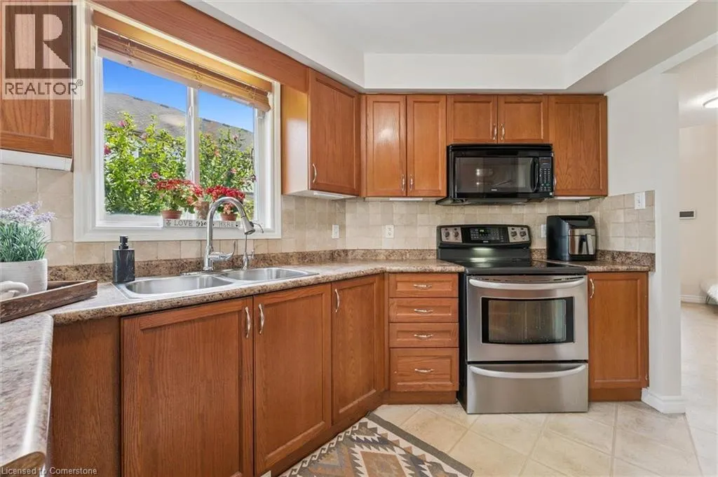 24 WILKIE Crescent
