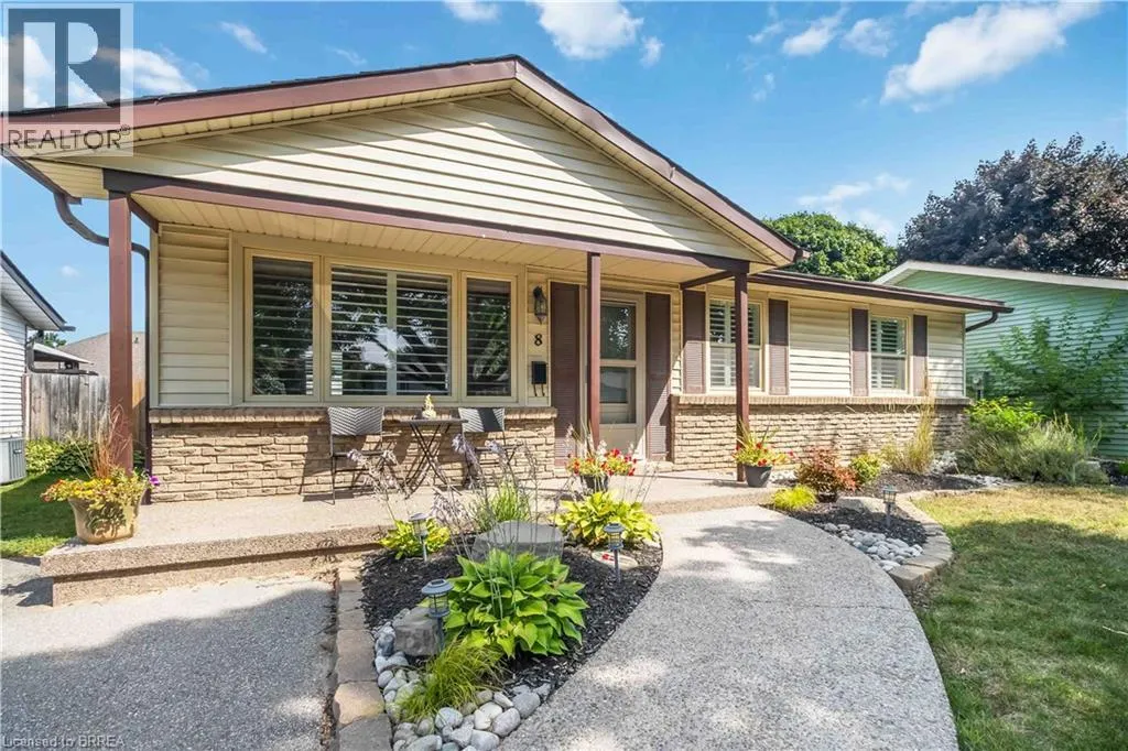 8 HAWTHORNE Lane