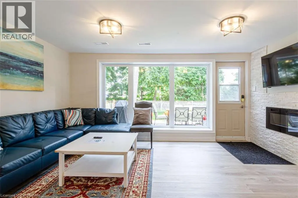 3438 ENNISKILLEN Circle