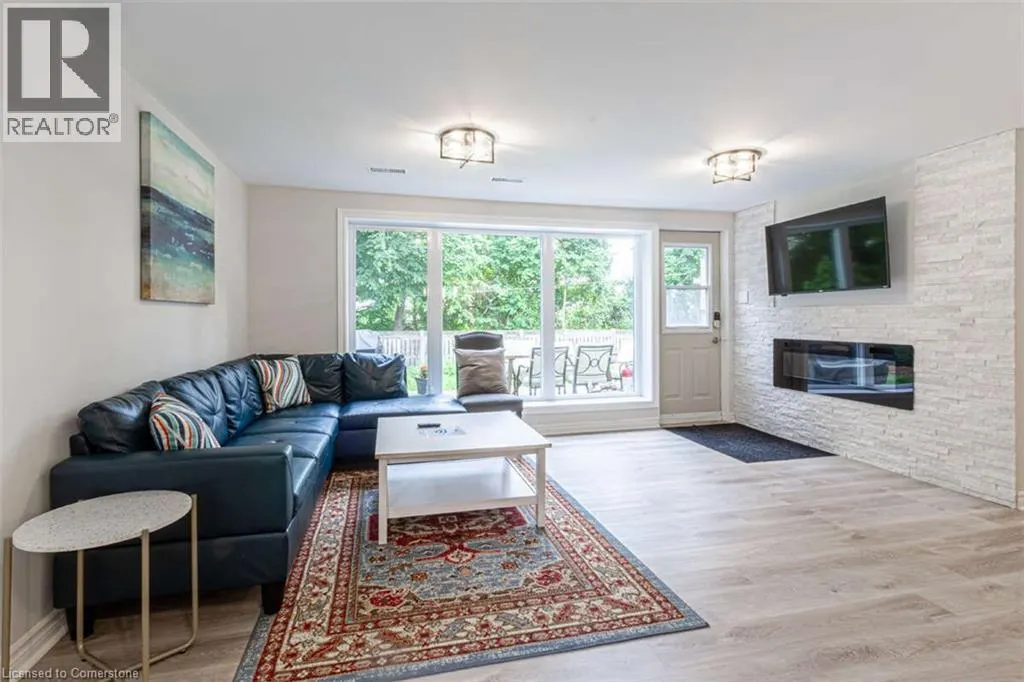 3438 ENNISKILLEN Circle
