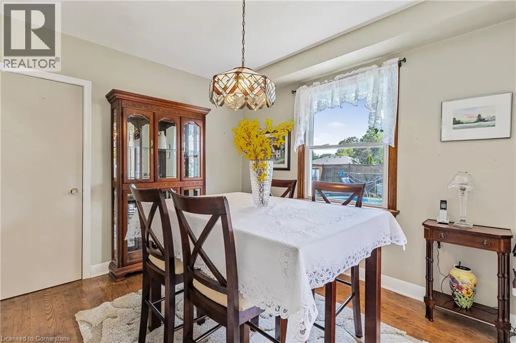 32 WHITTAKER Avenue