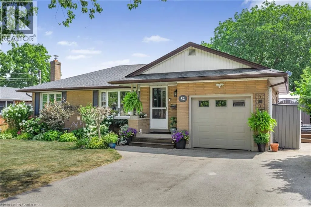 32 WHITTAKER Avenue