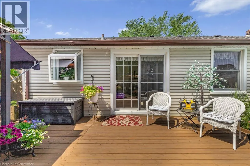 32 WHITTAKER Avenue