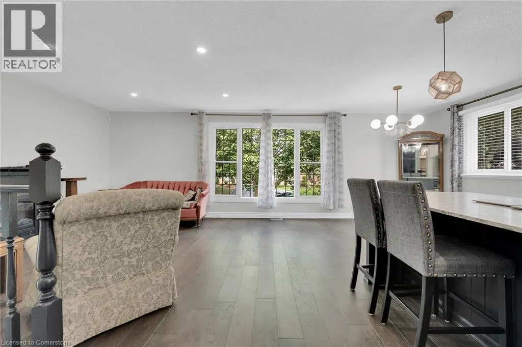 16 CRESTLYNN Crescent