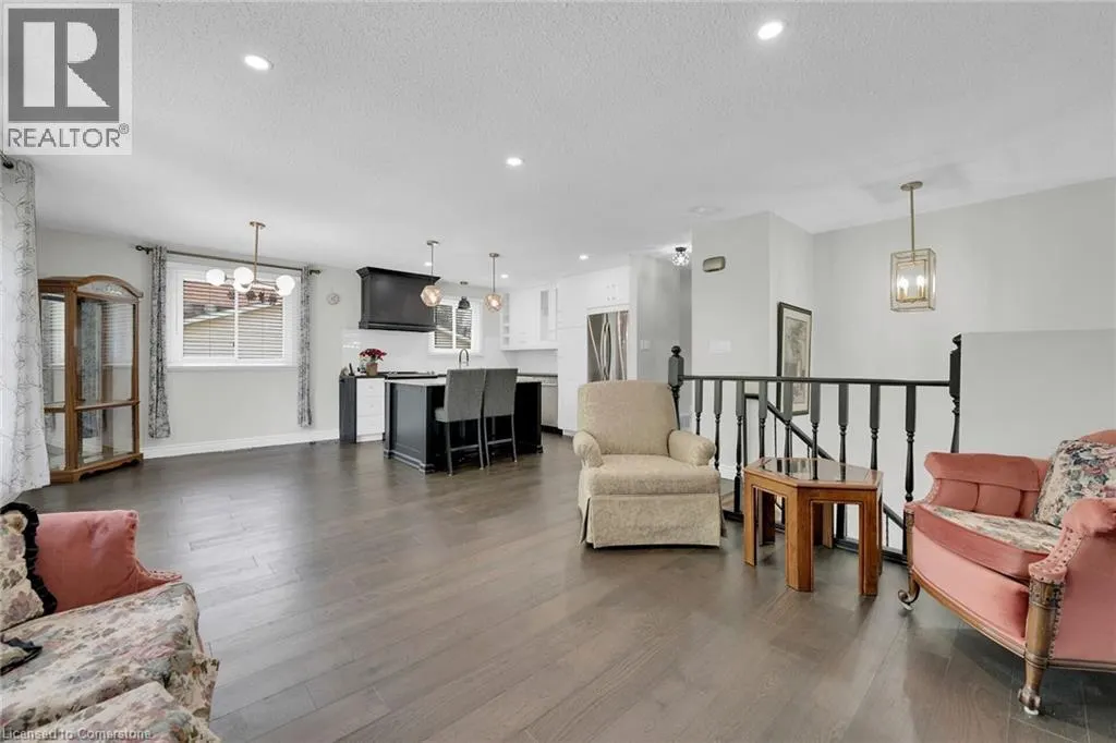 16 CRESTLYNN Crescent