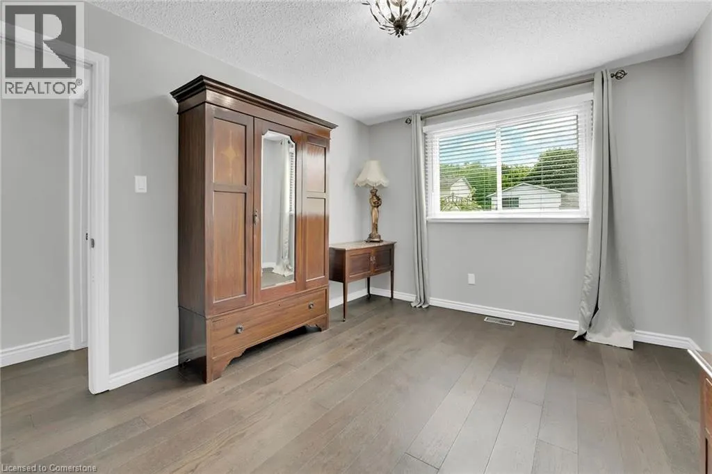16 CRESTLYNN Crescent