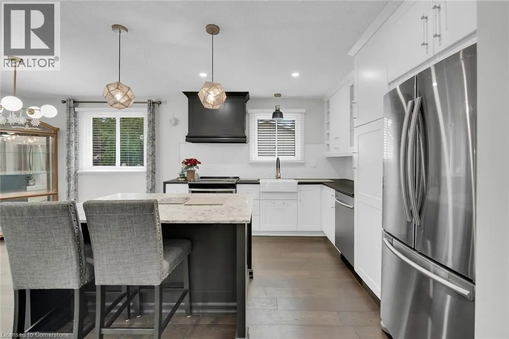 16 CRESTLYNN Crescent