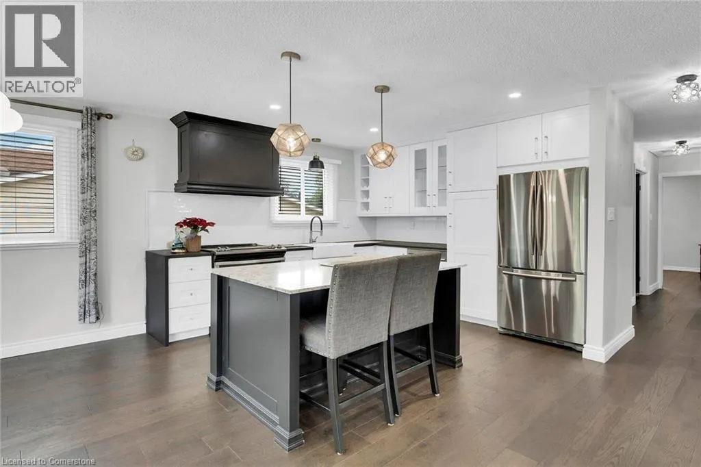 16 CRESTLYNN Crescent