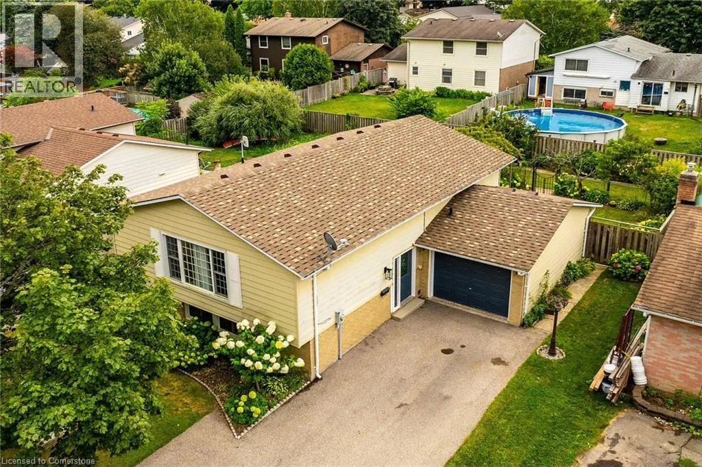 16 CRESTLYNN Crescent