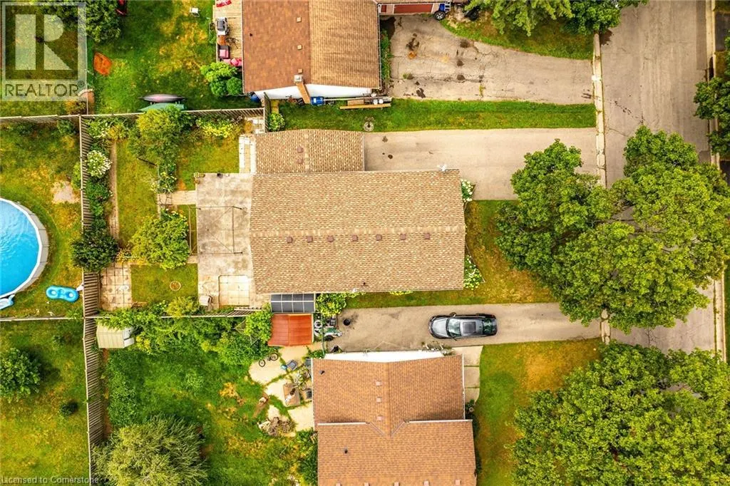 16 CRESTLYNN Crescent