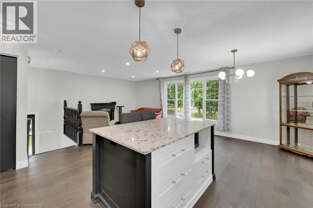 16 CRESTLYNN Crescent