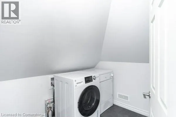 45 FAIRLEIGH Avenue N Unit# 2, #2