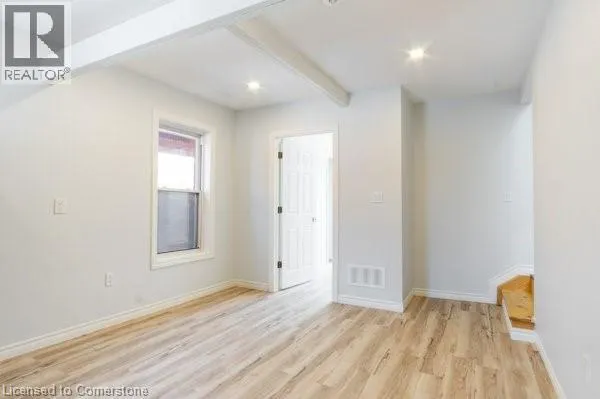 45 FAIRLEIGH Avenue N Unit# 2, #2