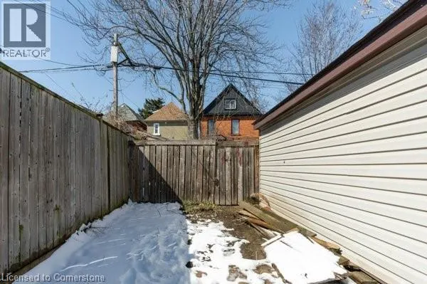 45 FAIRLEIGH Avenue N Unit# 2, #2
