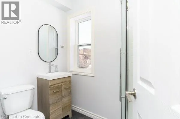 45 FAIRLEIGH Avenue N Unit# 2, #2