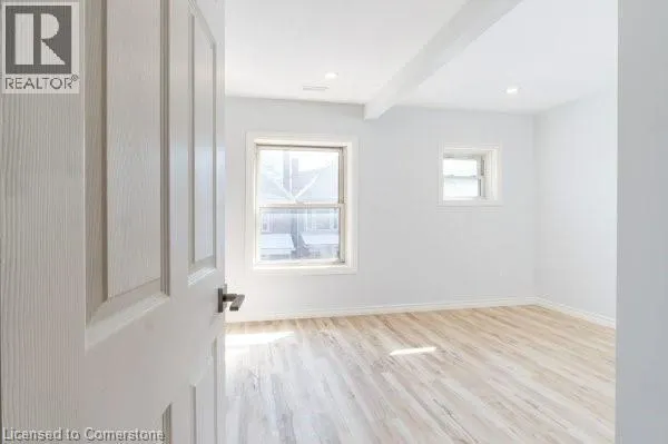 45 FAIRLEIGH Avenue N Unit# 2, #2