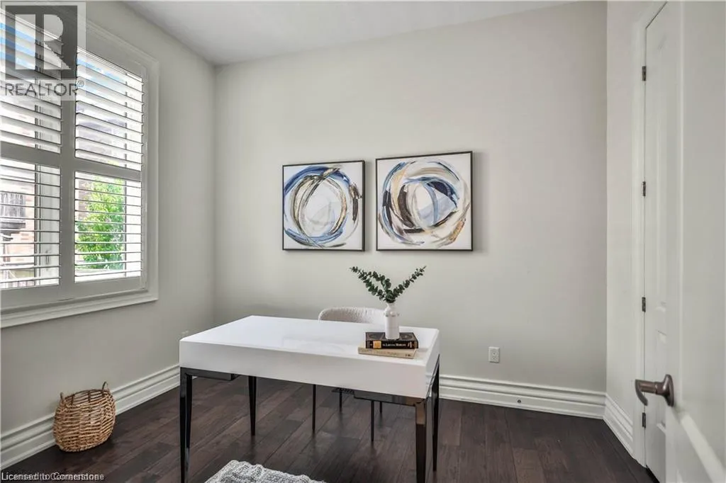 220 MOORLAND Crescent