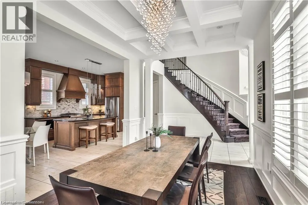 220 MOORLAND Crescent